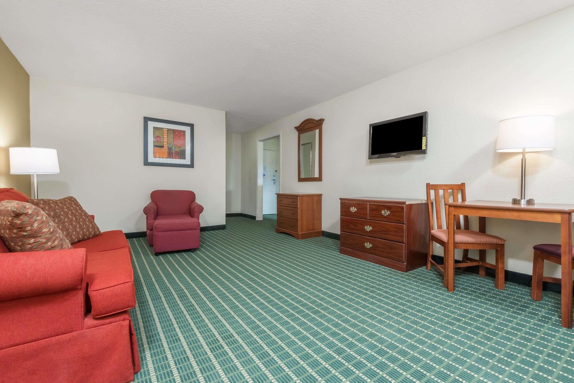 Baymont By Wyndham Kokomo Exterior photo